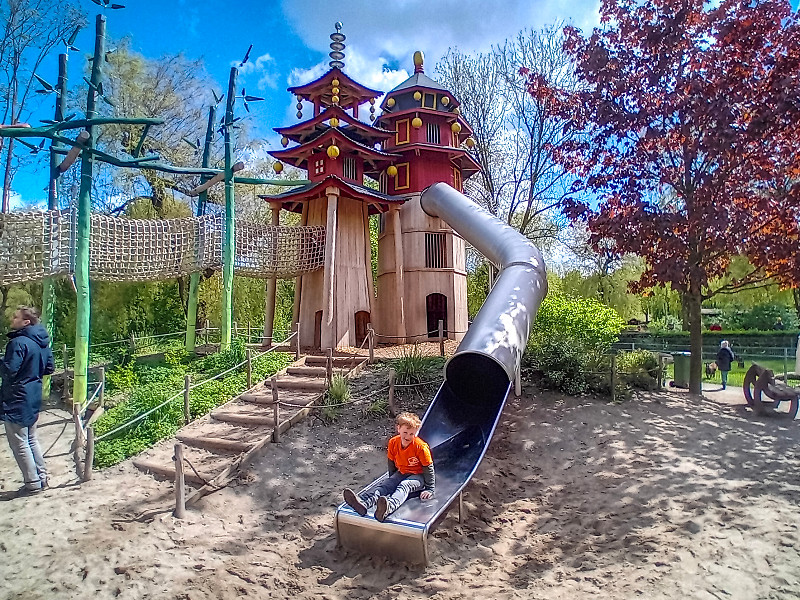 Plezier in de speeltuin van Tiergarten Kleve