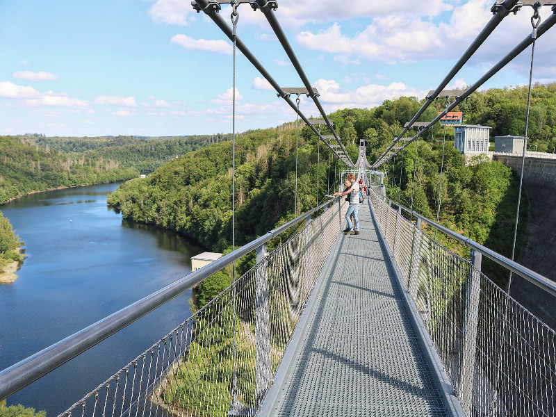 Patrick en Zeb op de Titan RT Hangbrug in de Harz