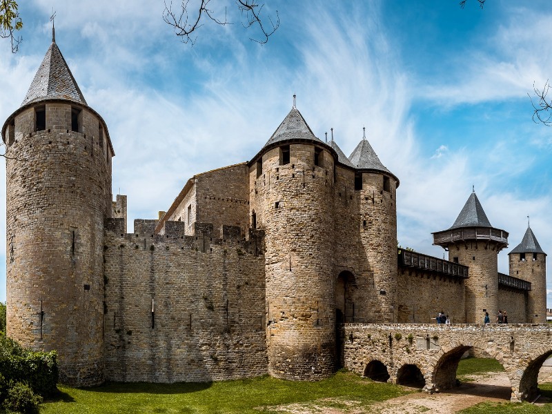 Brug en toegangspoort naar de Middeleeuwse stad Carcassonne