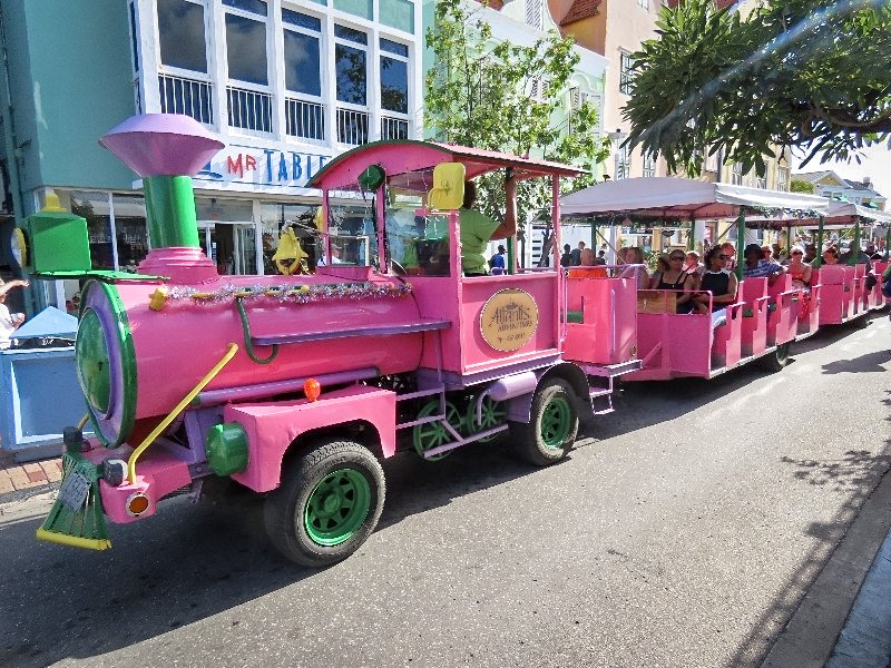 Het toeristentreintje in Willemstad