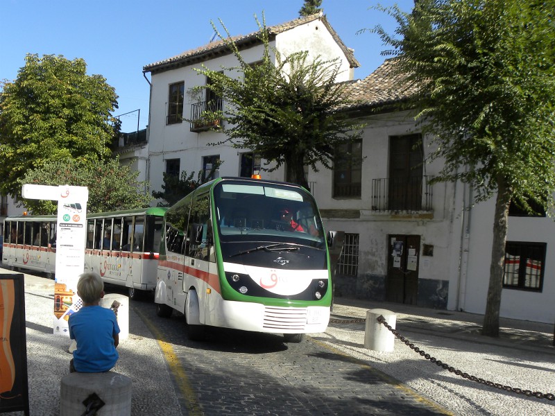 Met het toeristentreintje bezoek je ook de andere bezienswaardigheden in Granada