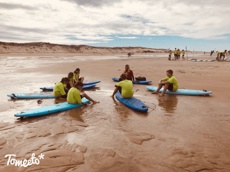 Surf éénoudervakantie met Tomeeto Surf éénoudervakantie met Tomeeto