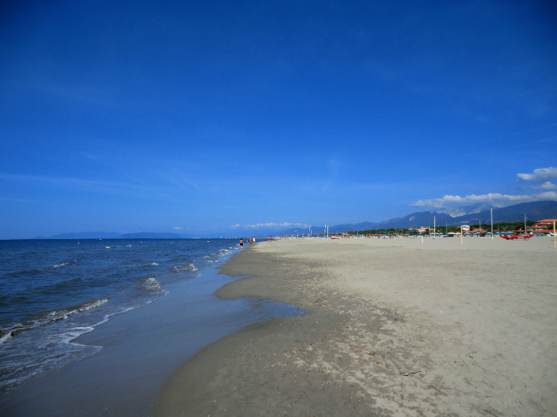 Brede zandstranden in Toscane