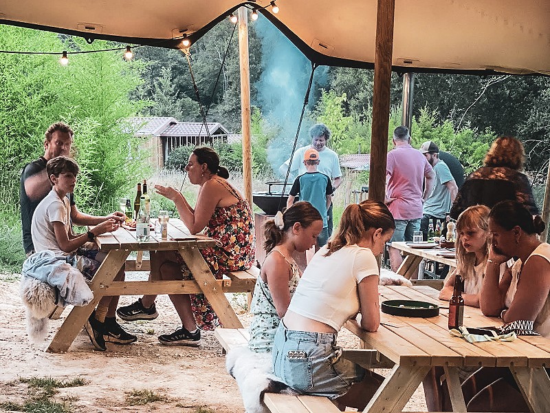 Samen koken, samen eten, samen zwemmen, samen spelen....alles kan bij Tout Pour le Goüt!