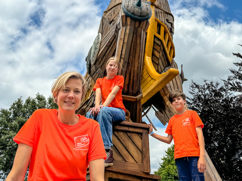 Barbara en haar kinderen in Toverland Barbara en haar kinderen in Toverland