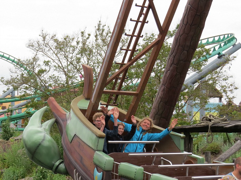 Zeb, Tycho en Sabine in het piratenschip van Toverland