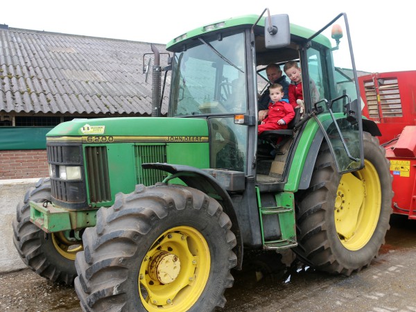 Bij Boer Frans in de tractor