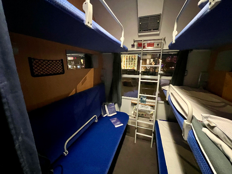 Zo zien onze bedjes in de trein eruit.