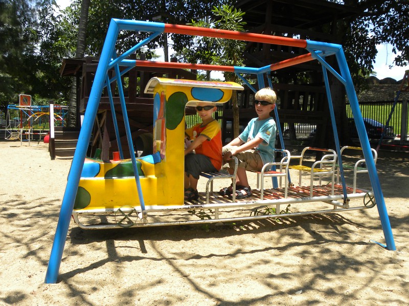Leuke treinschommel in een parkje in Chiang Mai