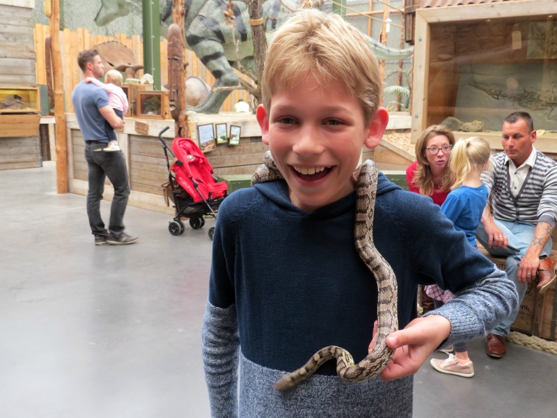 Tycho met een slang om zijn nek