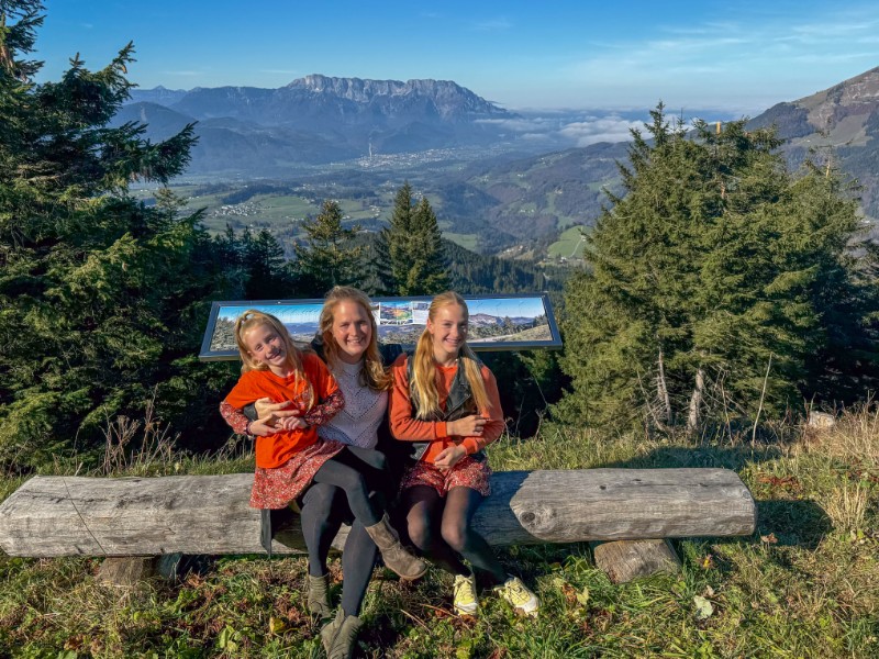 Marieke en haar kinderen bij de Trattberg in het Oostenrijkse Tennengau