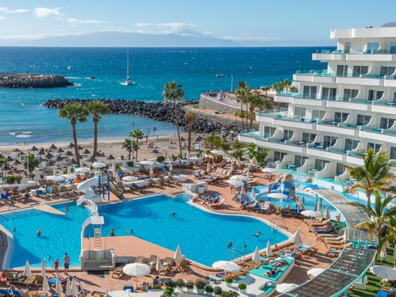 Uitzicht over het La Pinta Family hotel op Tenerife in Spanje