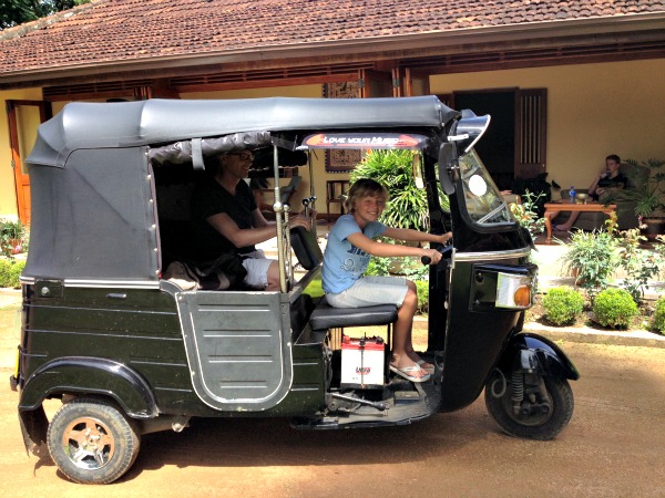 Met een tuktuk op excursie in Sri Lanka