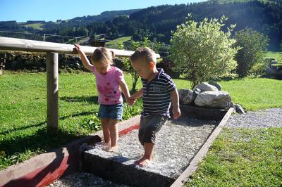 Samen pootjebaden Samen pootjebaden