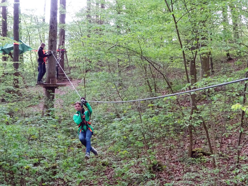 Tycho op één van de eerste stukjes zipline