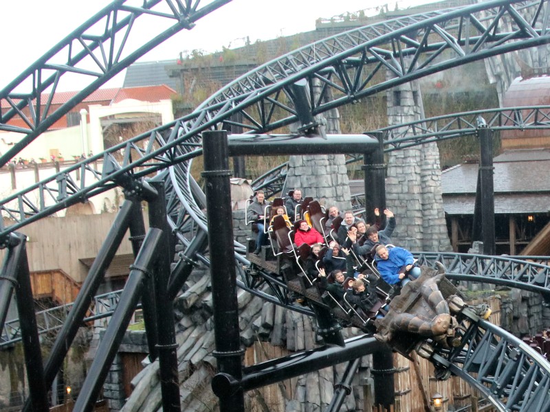 Tycho en Patrick in de Taron, een achtbaan in Phantasialand