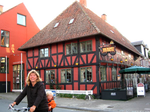 Typische herberg in het vissersdorp Middelfart