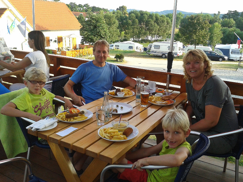 Uit eten bij Camping Chvalsiny