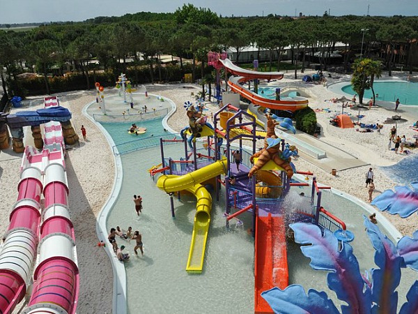 het aquapark op camping in italie