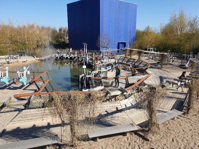 De speeltuin van het Universe Science Park, waar je vele proefjes kan doen