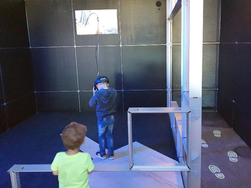 We proberen de VR bril met een opdracht