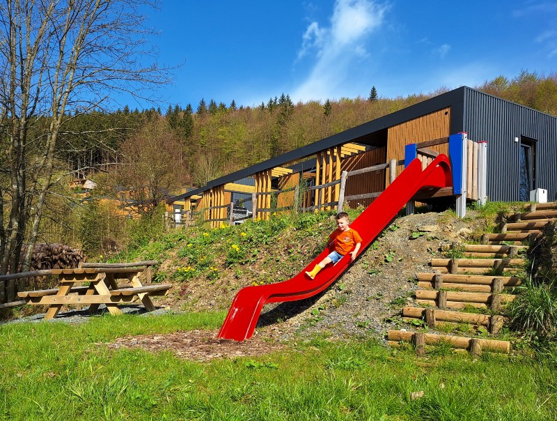 De kindercottage met eigen glijbaan