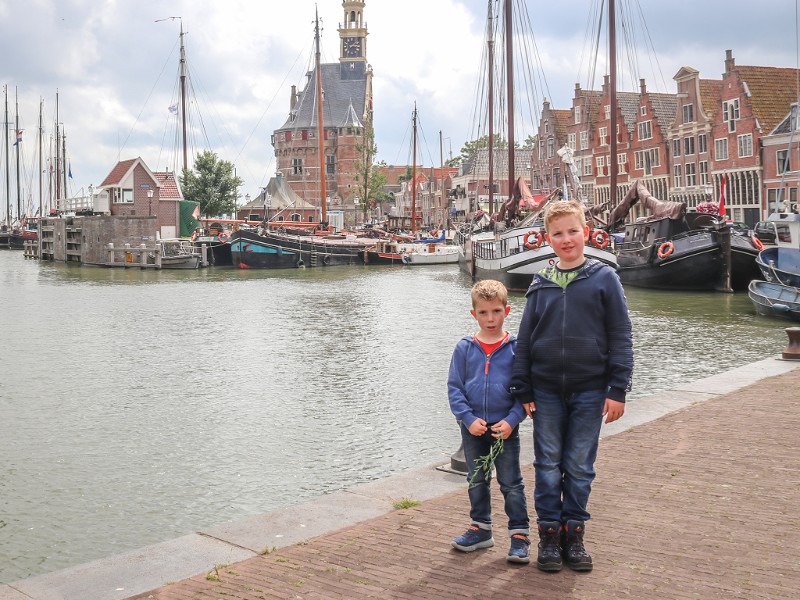 De kinderen van Cindy tijdens een vakantie in Friesland