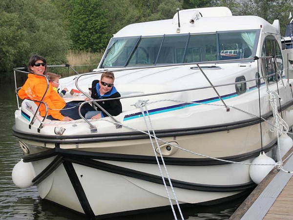 Gezelligheid in de boeg tijdens het varen