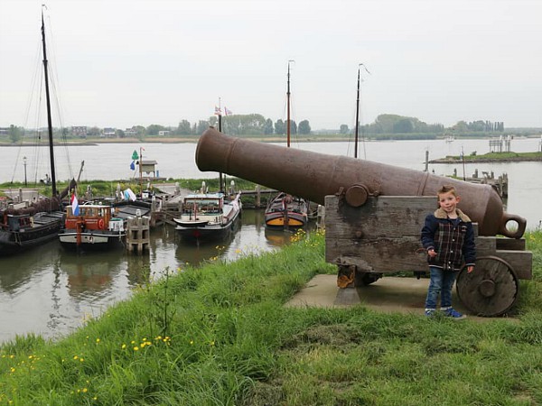 De sfeervolle historische haven van Woudrichem