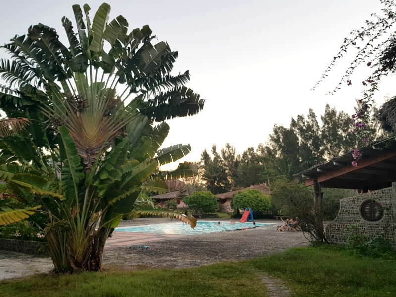 Het zwembad bij Vahiny Lodge