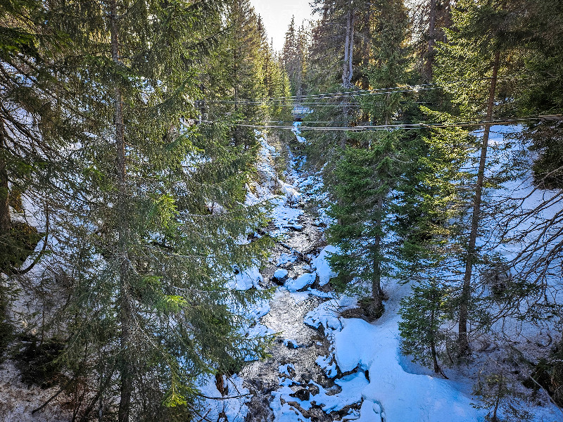 Het klimpark boven de rivier de Nant Rouge