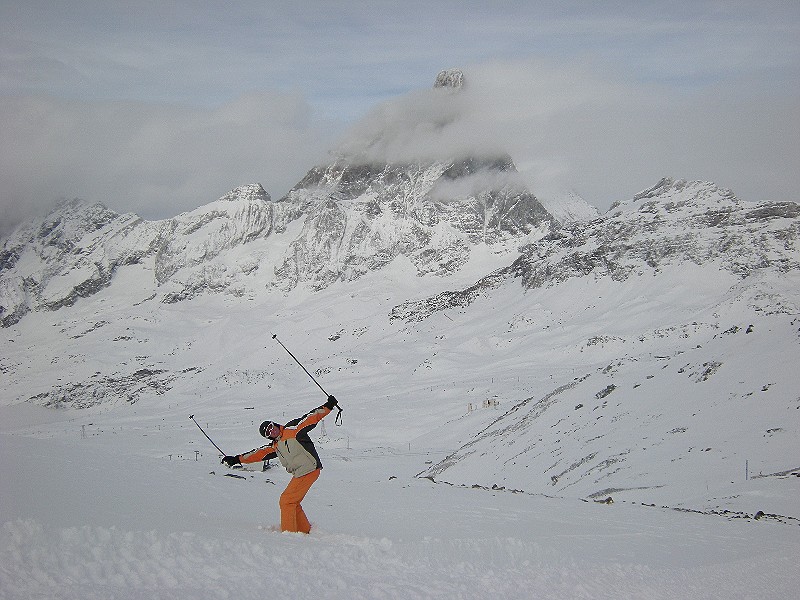 Skien met het gezin tussen Italië en Zwitserland, met altijd de Matterhorn in zicht, hier in Valle d' Aosta