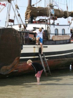 We stappen van boord op het wad