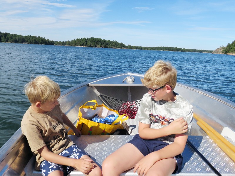 Varen tussen de eilandjes door