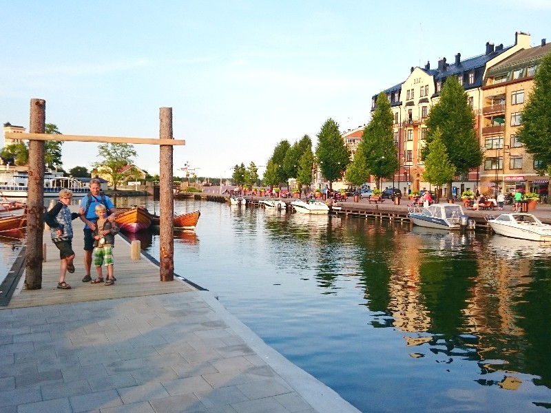 Patrick, Zeb en Tycho bij de haven van Västervik