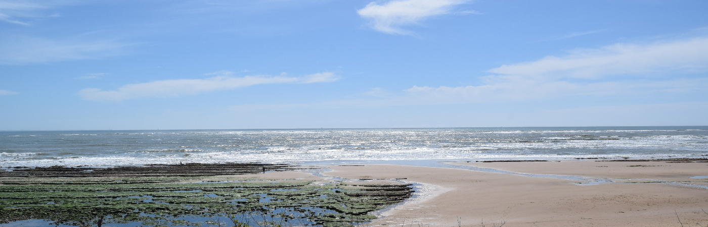 De brede zandstranden van de Vendee zijn ideaal voor kinderen om op te spelen.