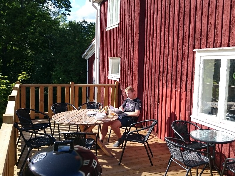 Patrick op de veranda van ons vakantiehuis
