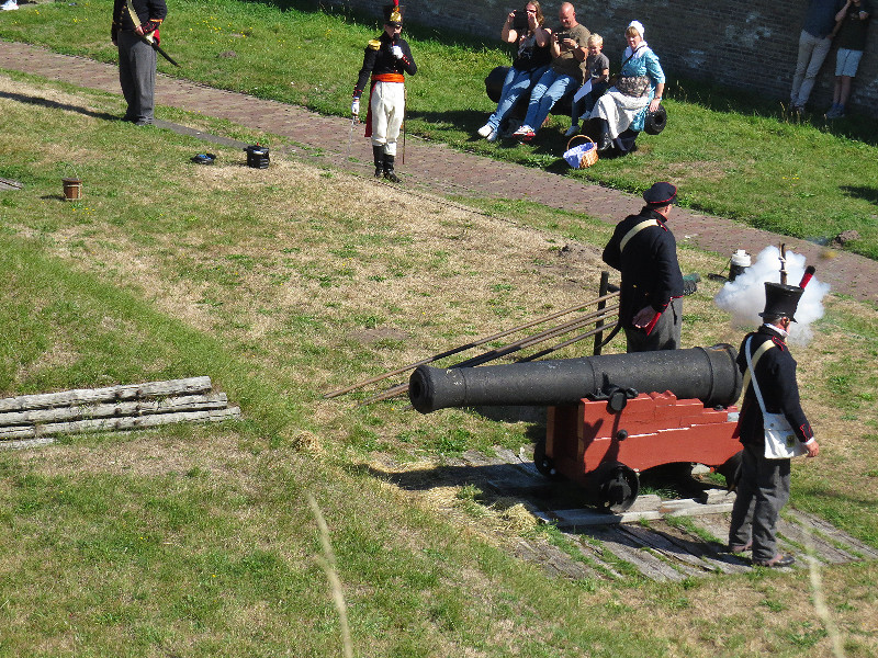 Het kanon wordt afgeschoten in het Vesting Museum