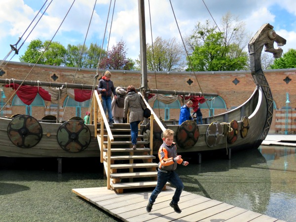 Het Vikingschip bij de tentoonstelling in Rosenheim