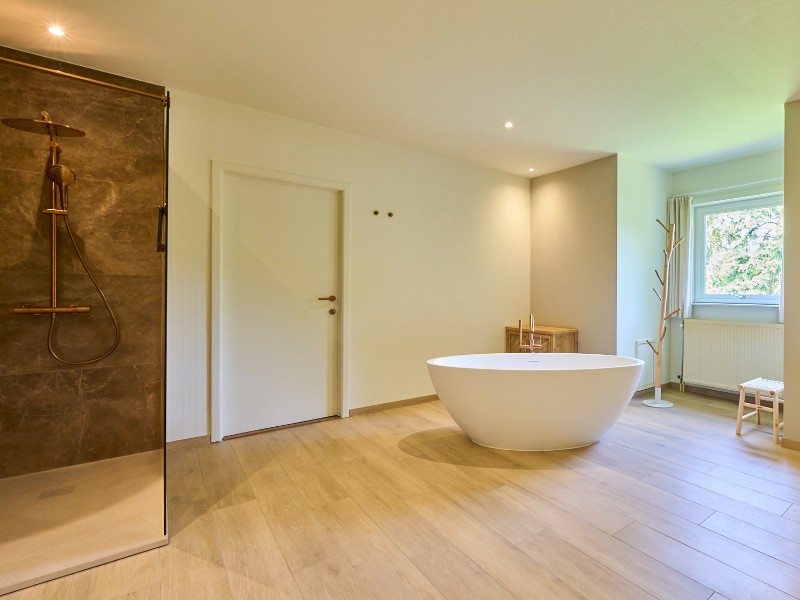 Één van de mooie badkamers van Villa Bosrijk