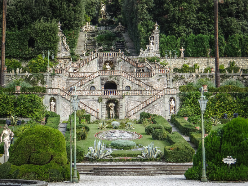 De tuin van villa garzoni in Toscane
