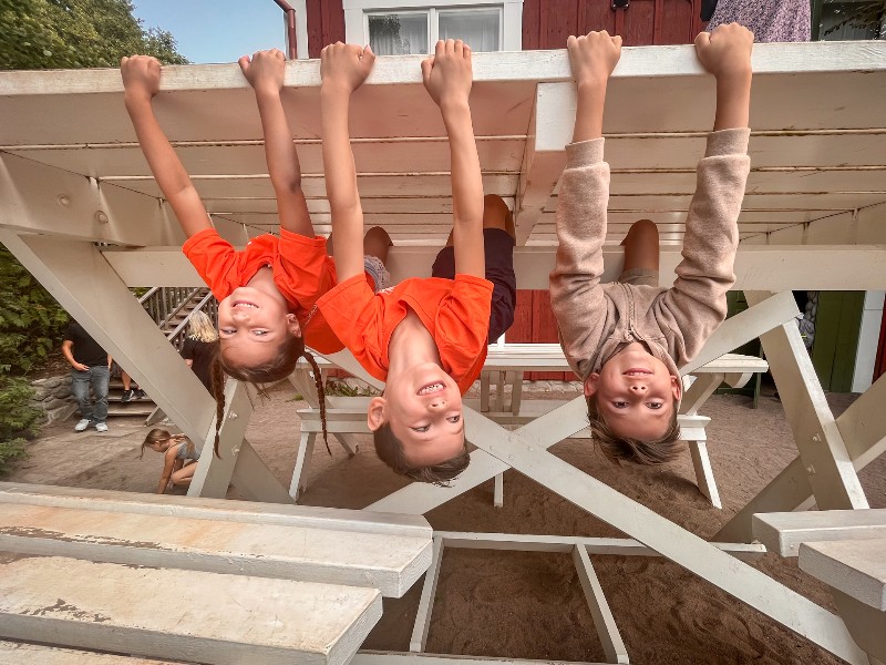 Lekker eigenwijs, net zoals Pippi Langkous! De kinderen vermaken zich opperbest in het Astrid Lindgren Park