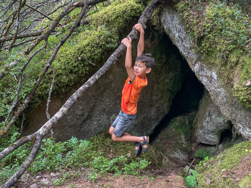 Heerlijk spelen tijdens het ontdekken van de schoonheid van Zweden, hier in Vimmerby