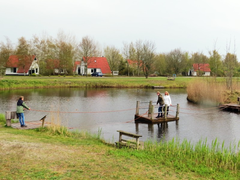 We proberen het vlot om op het eiland te komen