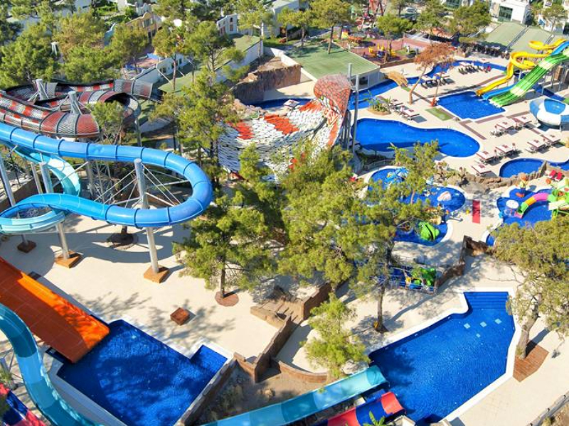 Plons! Dit is het grootste waterpark in Bodrum!