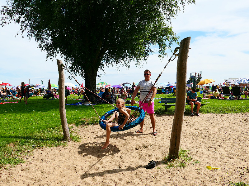 Schommelen in Slobbeland
