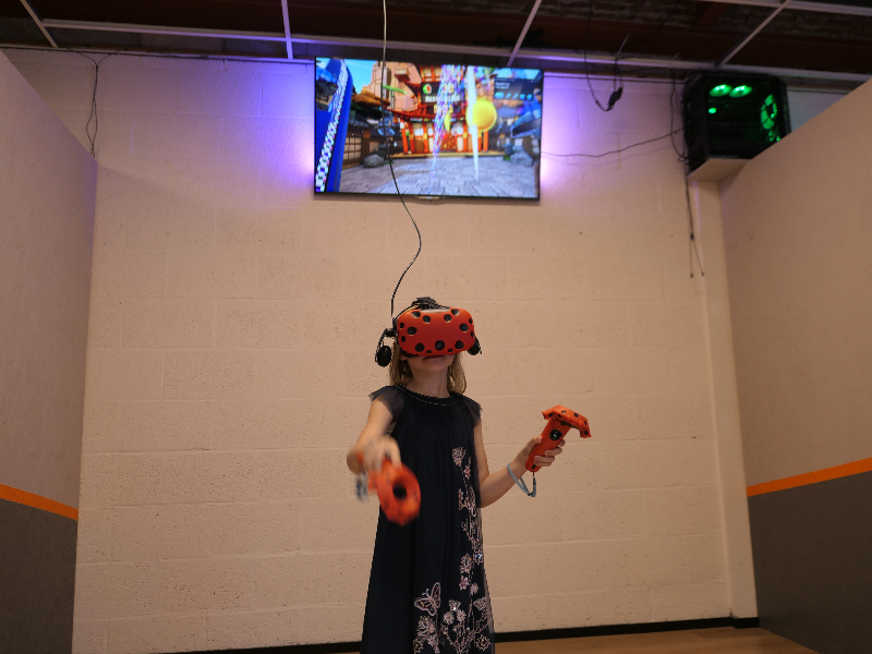 Eerst mogen we fruit snijden in het spel Fruit Ninja
