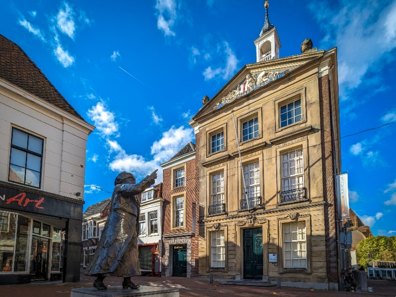 Het Waaggebouw waar Historisch Museum Den Briel gevestigd is
