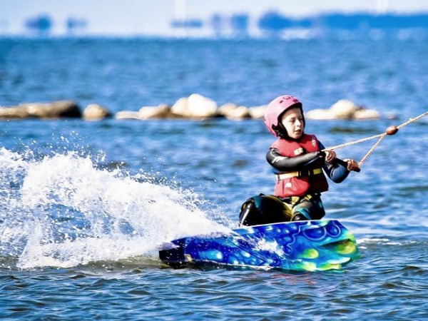 Wakeboarden bij Kabelpark Hvinde Sande