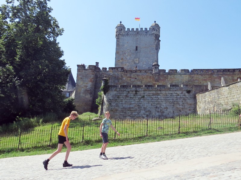 We wandelen omhoog naar het kasteel van Bad Bentheim